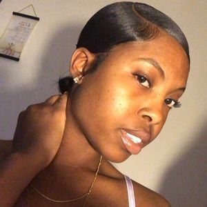 Meet your Posher, Djanae